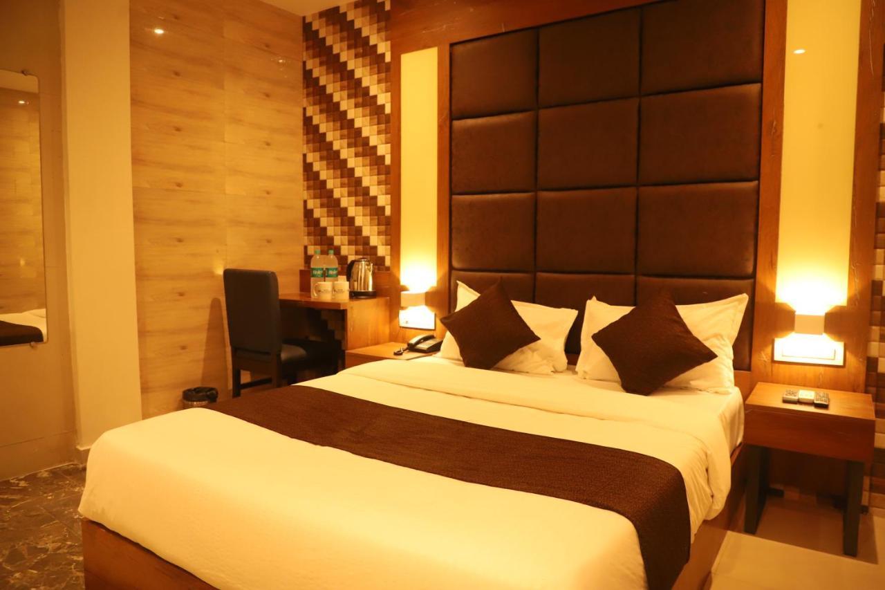 Hotel Sai Pritam Мумбаї Екстер'єр фото