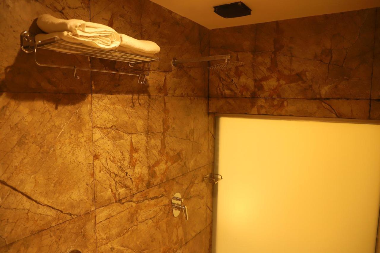 Hotel Sai Pritam Мумбаї Екстер'єр фото